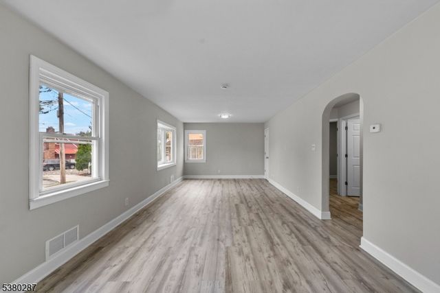 80 Burlington Rd, Clifton City, NJ 07012