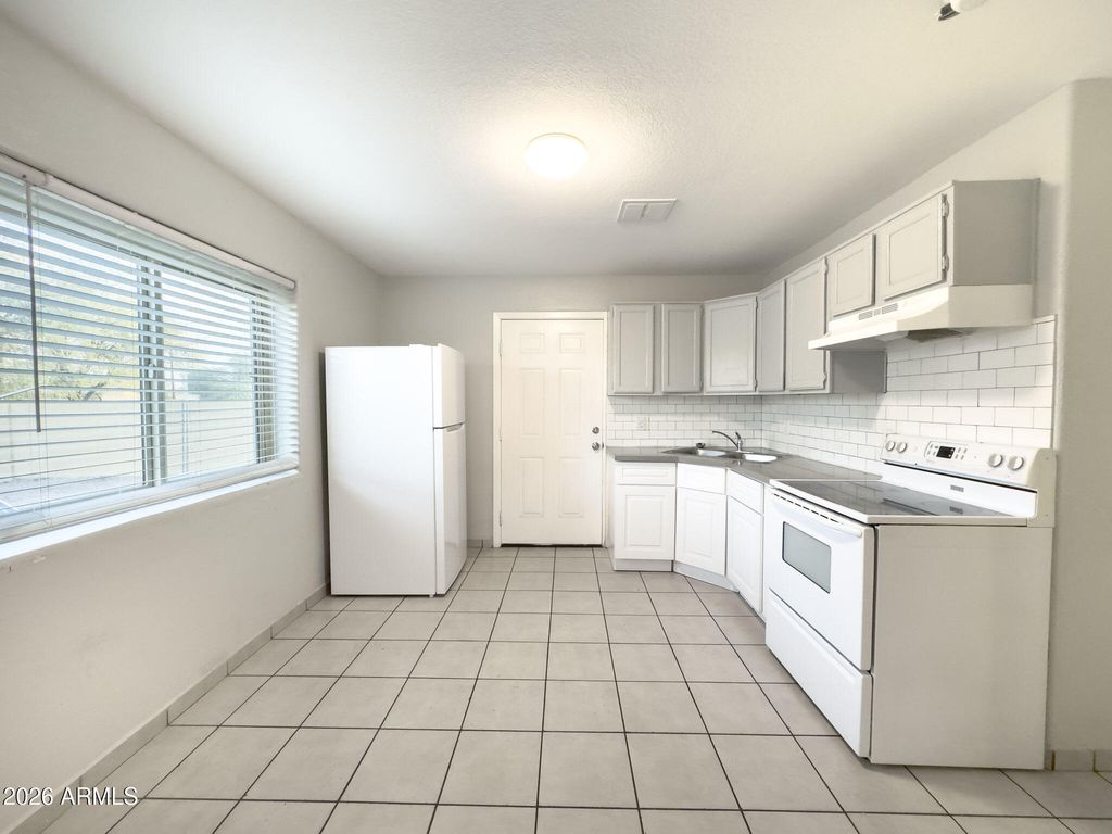 1023 E OLD SOUTHERN Avenue A, Phoenix, AZ 85042