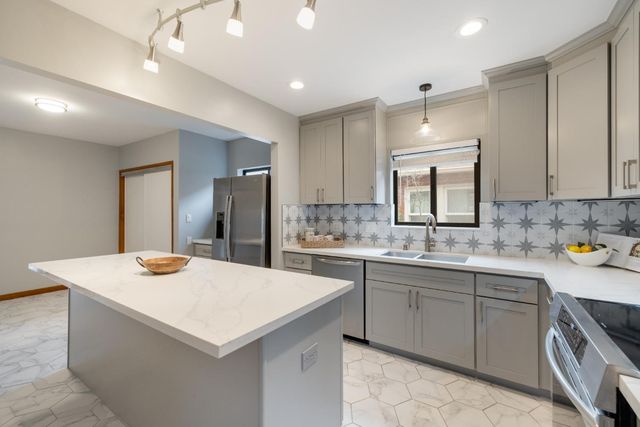 2124 Gerber Ave, Sacramento, CA 95817