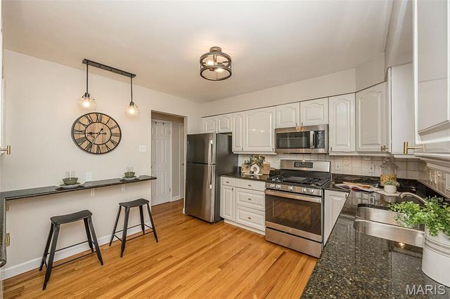 44 Millbrook Lane, St Louis, MO 63122