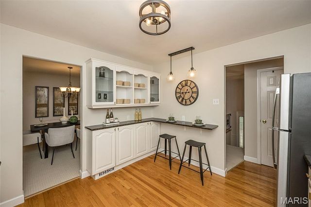 44 Millbrook Lane, St Louis, MO 63122