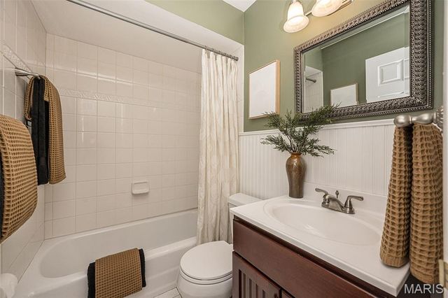 44 Millbrook Lane, St Louis, MO 63122