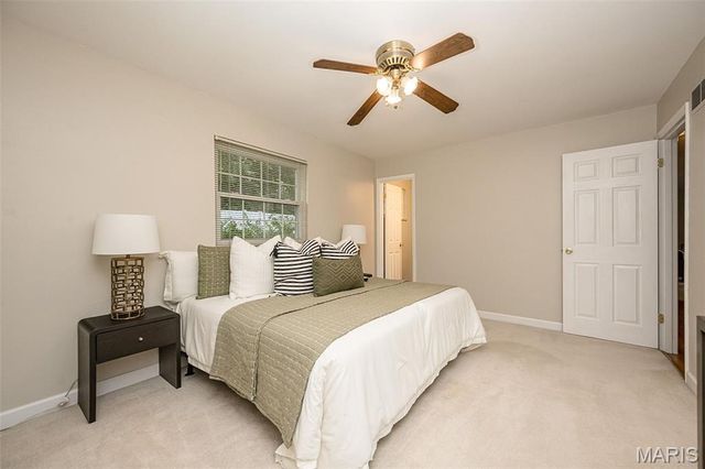 44 Millbrook Lane, St Louis, MO 63122