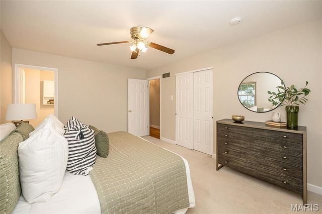 44 Millbrook Lane, St Louis, MO 63122