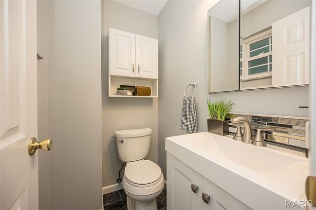 44 Millbrook Lane, St Louis, MO 63122