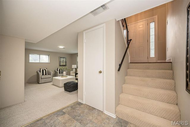 44 Millbrook Lane, St Louis, MO 63122