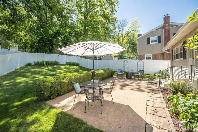 44 Millbrook Lane, St Louis, MO 63122