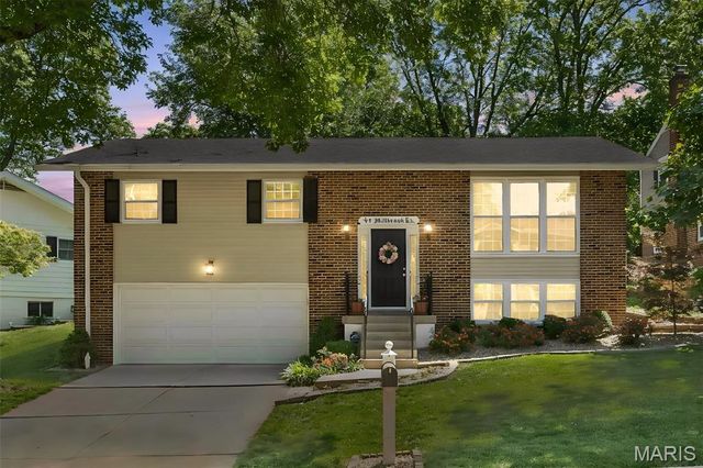 44 Millbrook Lane, St Louis, MO 63122