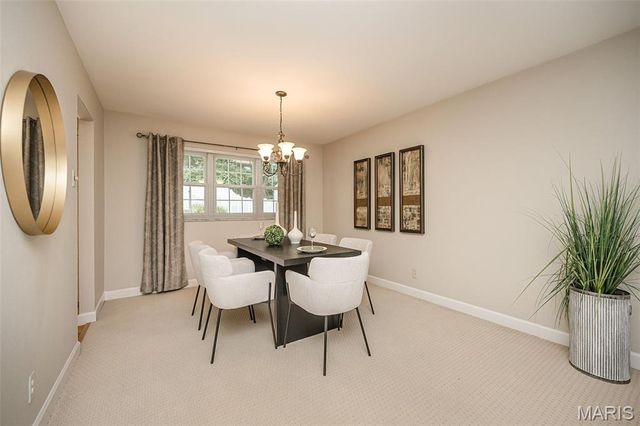 44 Millbrook Lane, St Louis, MO 63122