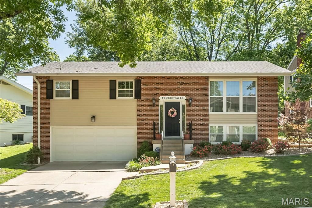 44 Millbrook Lane, St Louis, MO 63122