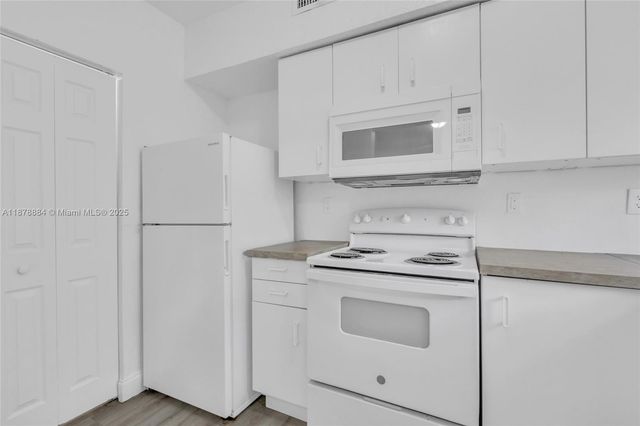 8329 NW 5th Ave 2, Miami, FL 33150