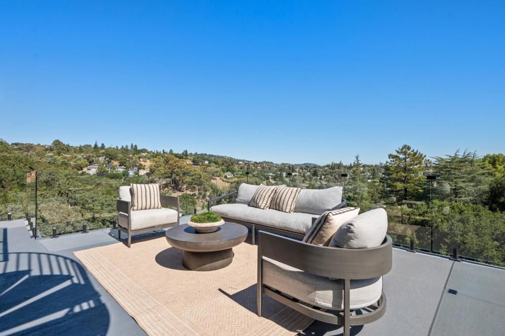 Image 12 of property listing at 3724 Laurel Way, Redwood City, CA 94062