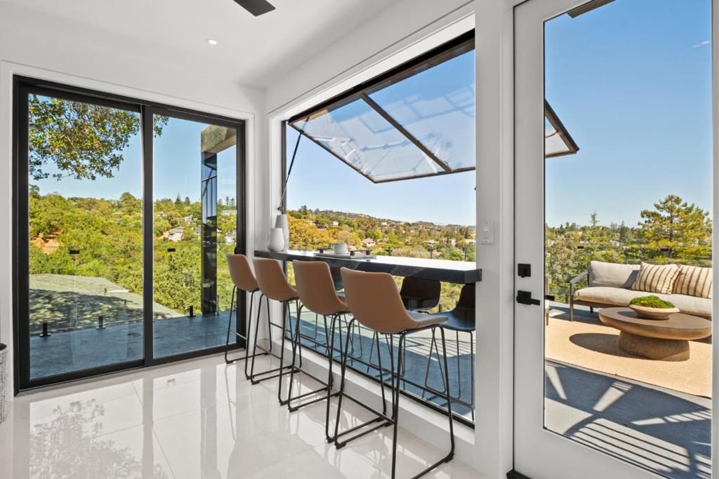 Image 3 of property listing at 3724 Laurel Way, Redwood City, CA 94062