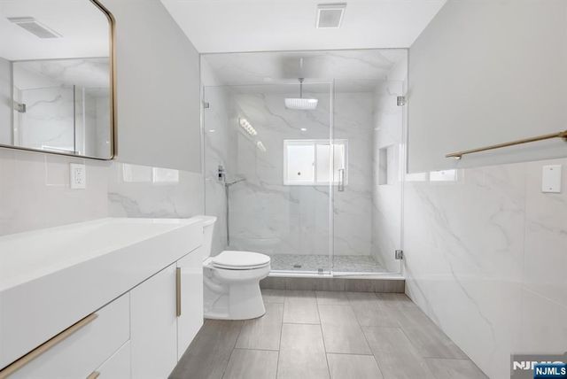 475 Cedar Lane, Paramus, NJ 07652