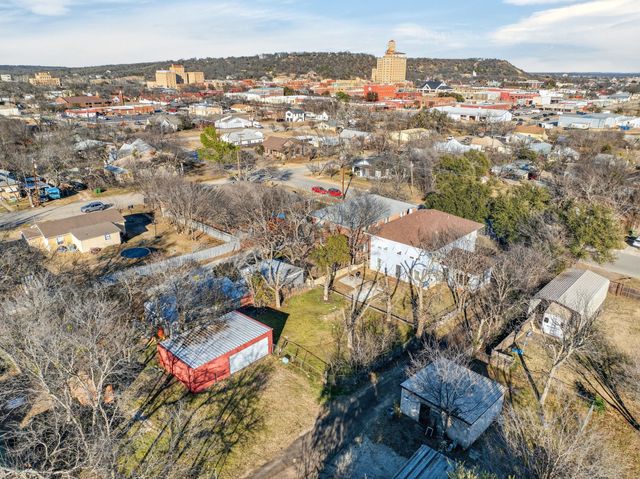 412 SW 4th Avenue, Mineral Wells, TX 76067