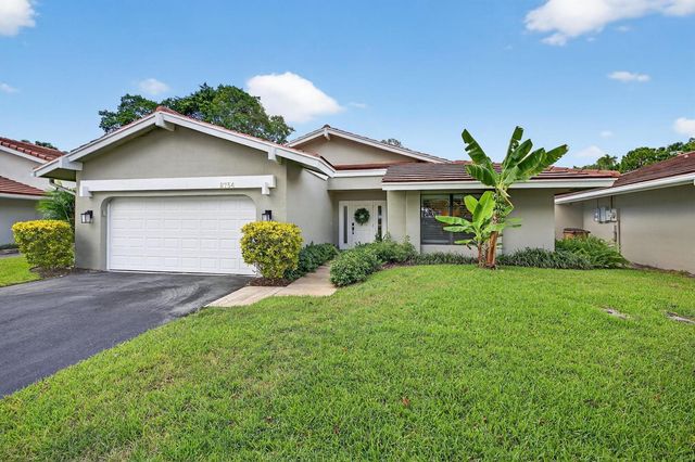 2754 Deer Creek Kelly Brooke Lane, Deerfield Beach, FL 33442