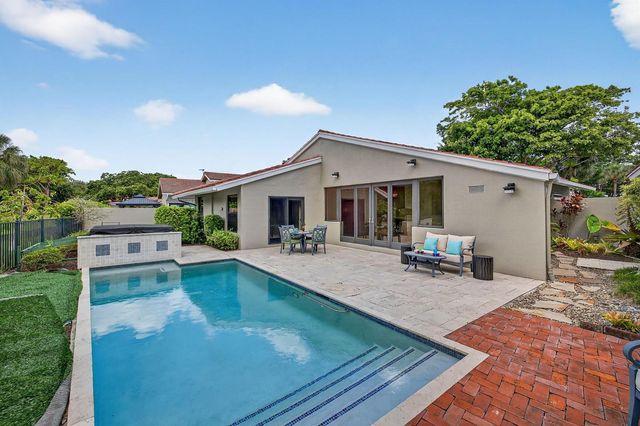 2754 Deer Creek Kelly Brooke Lane, Deerfield Beach, FL 33442