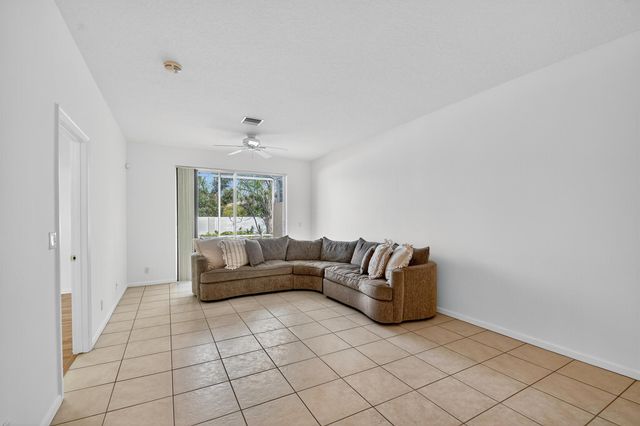 9675 N Crescent View Drive N, Boynton Beach, FL 33437