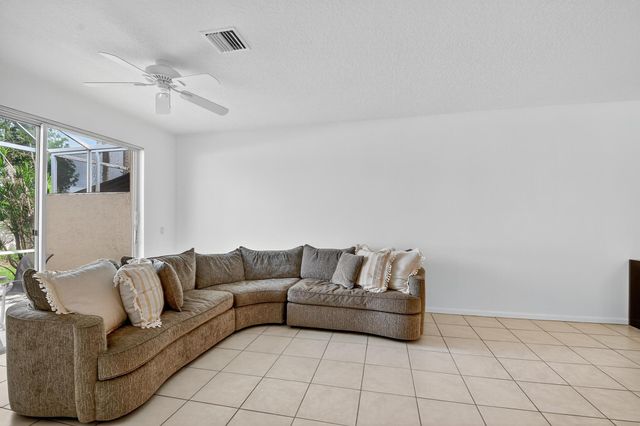 9675 N Crescent View Drive N, Boynton Beach, FL 33437