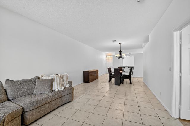 9675 N Crescent View Drive N, Boynton Beach, FL 33437