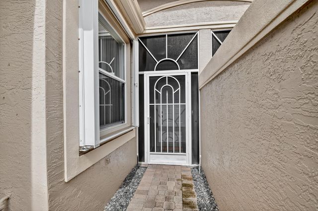 9675 N Crescent View Drive N, Boynton Beach, FL 33437
