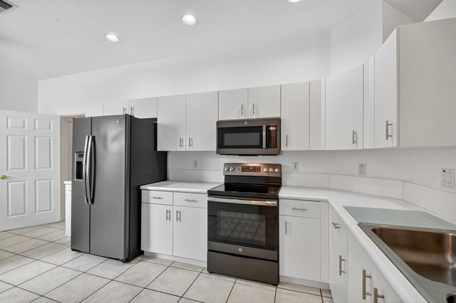 9675 N Crescent View Drive N, Boynton Beach, FL 33437