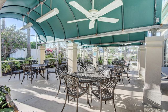 9675 N Crescent View Drive N, Boynton Beach, FL 33437
