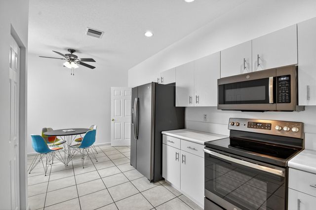 9675 N Crescent View Drive N, Boynton Beach, FL 33437