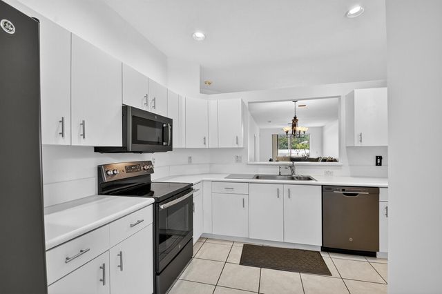 9675 N Crescent View Drive N, Boynton Beach, FL 33437