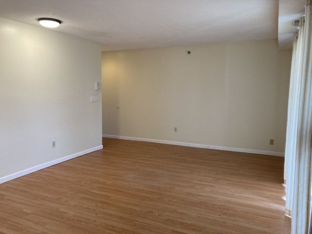 74 Tennis Plaza Rd 39, Dracut, MA 01826