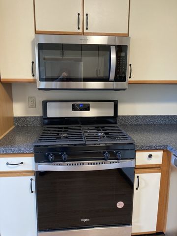 74 Tennis Plaza Rd 39, Dracut, MA 01826