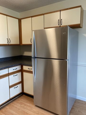 74 Tennis Plaza Rd 39, Dracut, MA 01826
