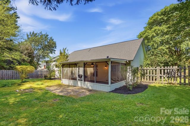 3419 Pondridge Court, Charlotte, NC 28269