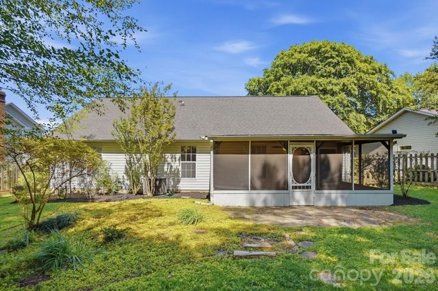 3419 Pondridge Court, Charlotte, NC 28269