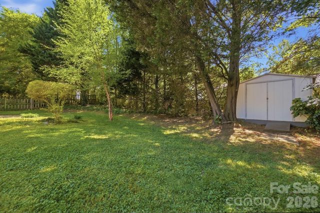 3419 Pondridge Court, Charlotte, NC 28269