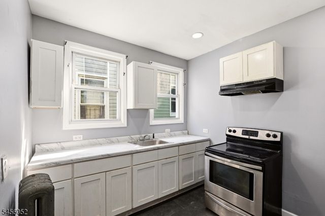 176 Hollywood Ave, East Orange City, NJ 07018