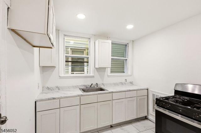176 Hollywood Ave, East Orange City, NJ 07018