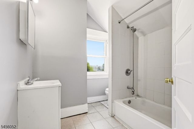 176 Hollywood Ave, East Orange City, NJ 07018