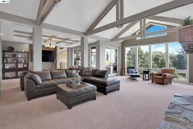 905 Moon Valley Ranch Rd, Watsonville, CA 95076