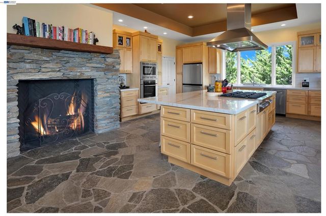 905 Moon Valley Ranch Rd, Watsonville, CA 95076