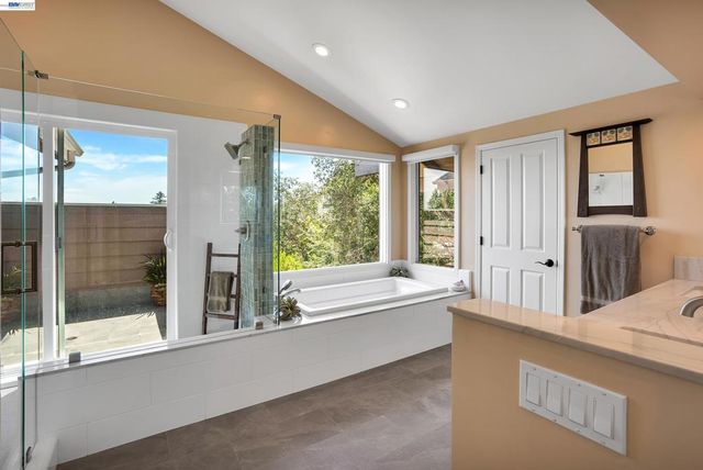 905 Moon Valley Ranch Rd, Watsonville, CA 95076