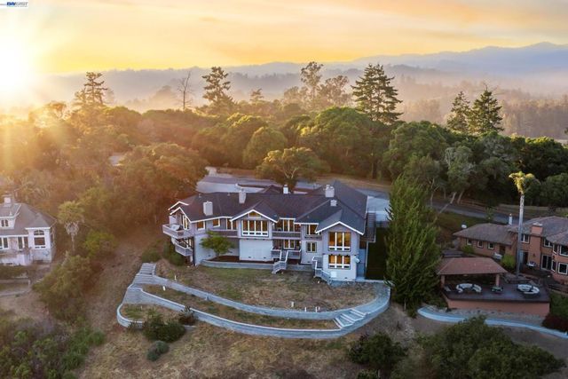 905 Moon Valley Ranch Rd, Watsonville, CA 95076