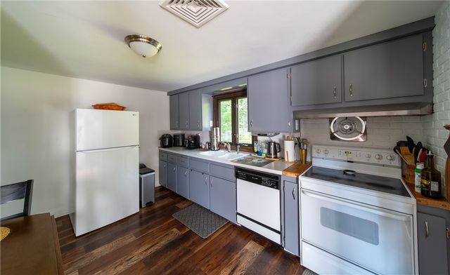 70 Helen Avenue, Warwick, RI 02886