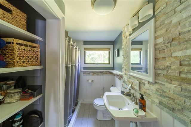 70 Helen Avenue, Warwick, RI 02886