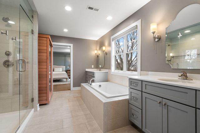 2017 Wildwood Court, Chesterton, IN 46304