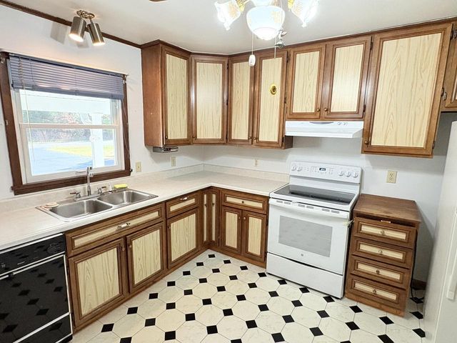 2633 SWIGGUM LANE, Nekoosa, WI 54457