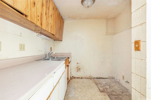 1720 Huna Street B206, Honolulu, HI 96817