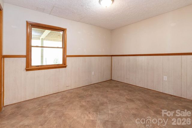 87 Medley Drive, Waynesville, NC 28785