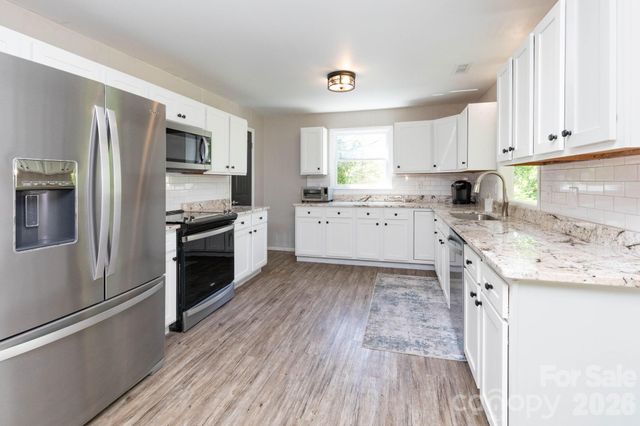 87 Medley Drive, Waynesville, NC 28785