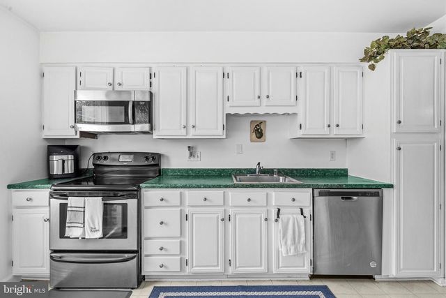 3050 FEDERAL HILL DR, Falls Church, VA 22044